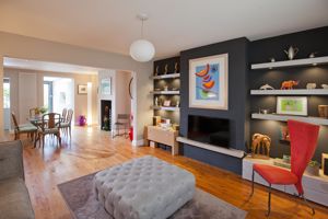 Sitting Room (1)- click for photo gallery